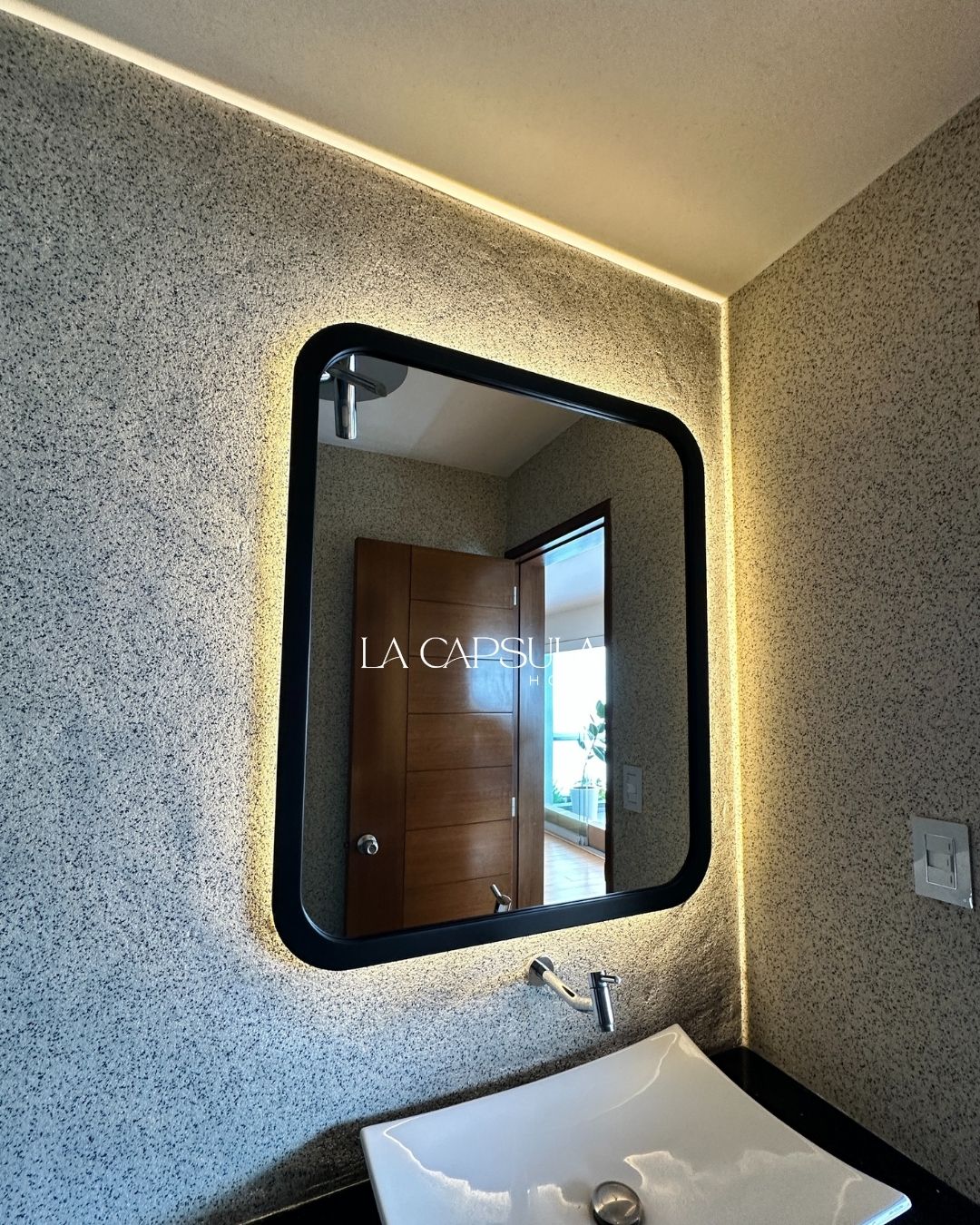 ESPEJO RECTANGULAR BOLEADO CON MARCO NEGRO